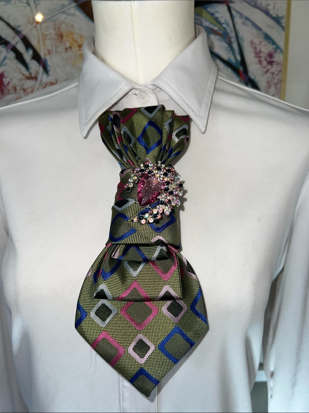 Men's Olive Geometric Tie with Pink Gem Brooch
